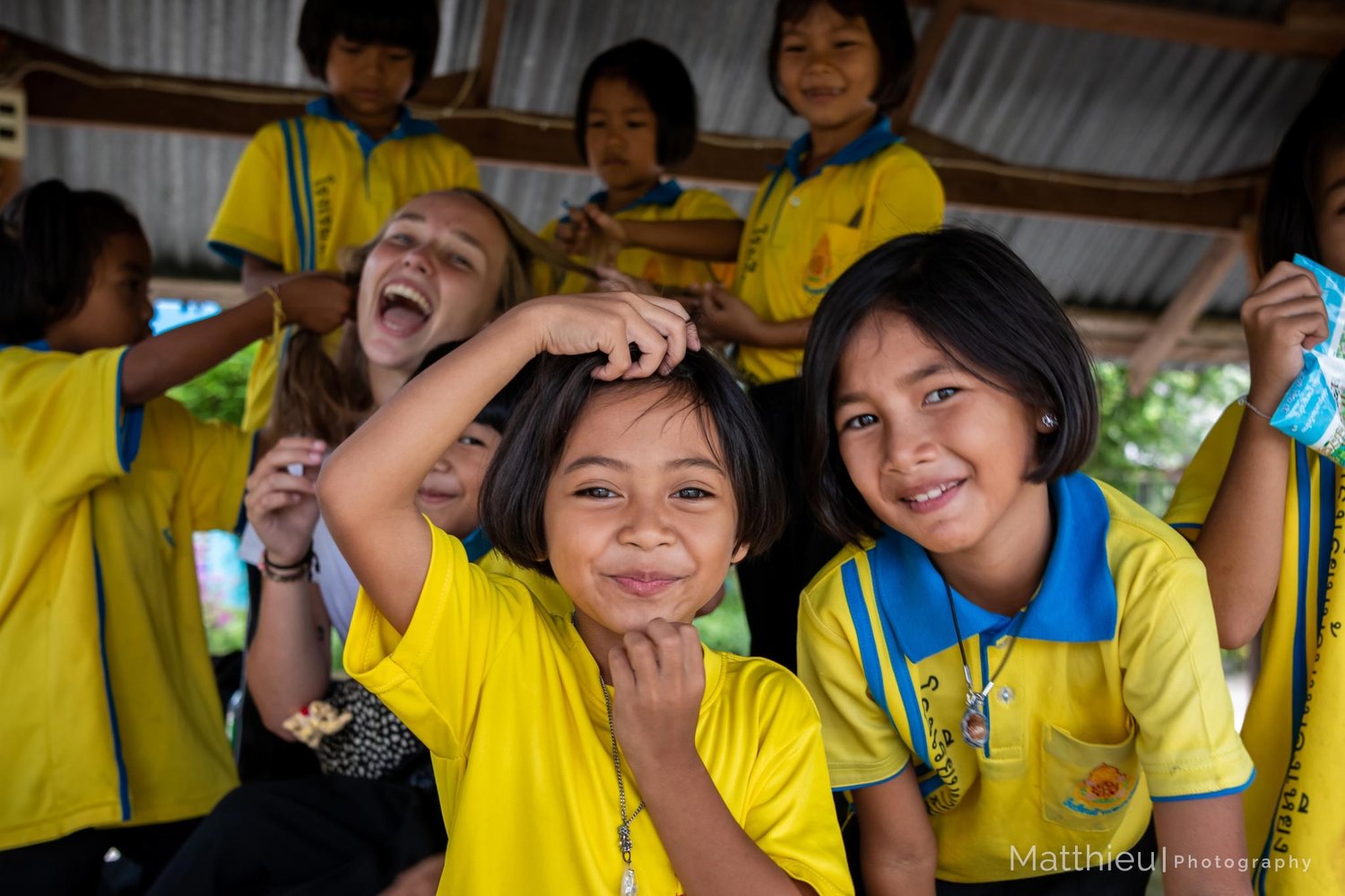 AIFS-Freiwilligenarbeit-thailand-child-care-kindergarten-personen-kinder-volunteer-spielen-spaß-pause
