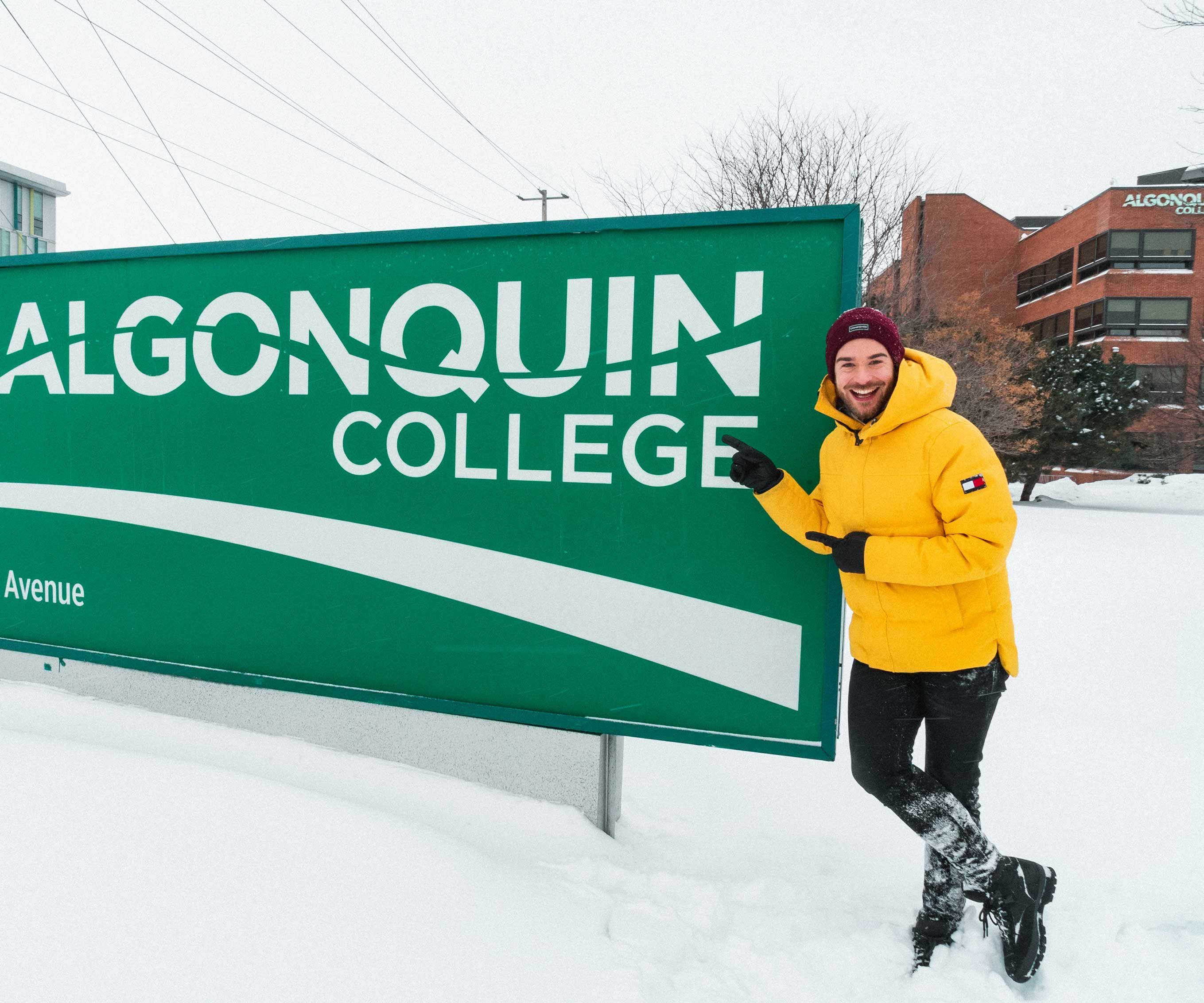 AIFS-Studieren-im-Ausland-Kanada-Person-College-Spaß-Winter-Schnee
