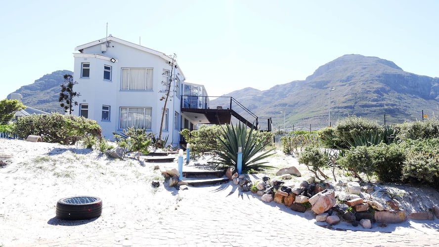 AIFS-freiwilligenarbeit-Südafrika-hout-bay-backpacker-lodge-unterkunft-garten