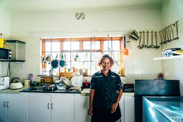 AIFS-freiwilligenarbeit-Südafrika-hout-bay-backpacker-lodge-unterkunft-küche-köchin-verpflegung