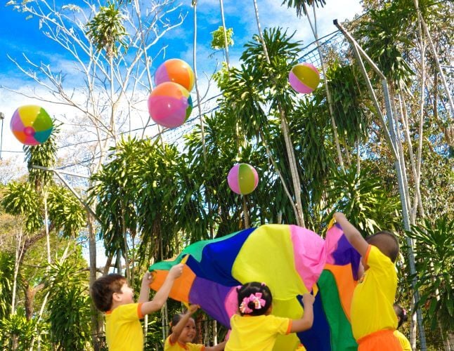 Ballspiele beim Freiwilligenprojekt Sports Coaching in Costa Rica mit AIFS