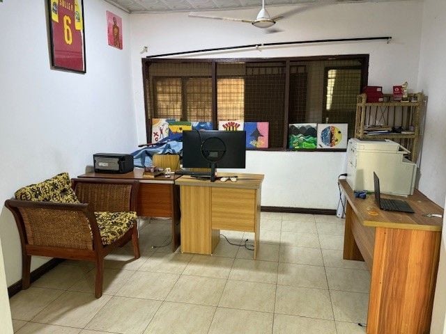 Das Büro in der Unterkunft beim Freiwilligenprojekt in Ghana mit AIFS