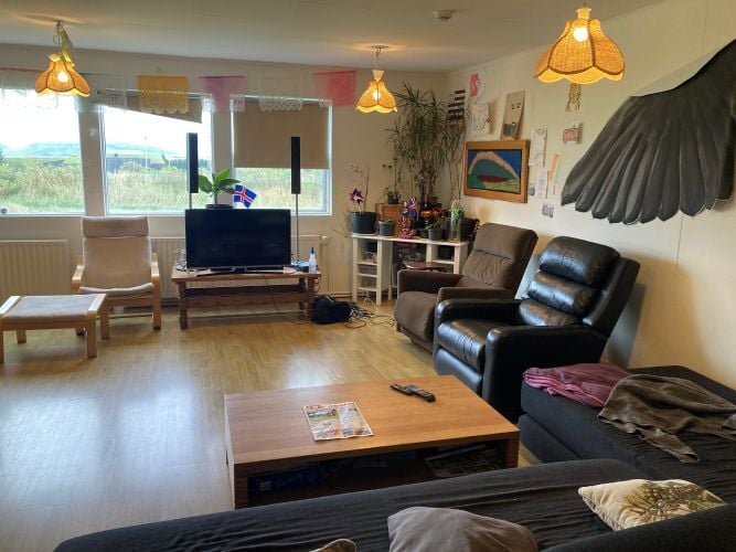 Wohnzimmer in der Unterkunft beim Freiwilligenprojekt Eco-Village in Island mit AIFS
