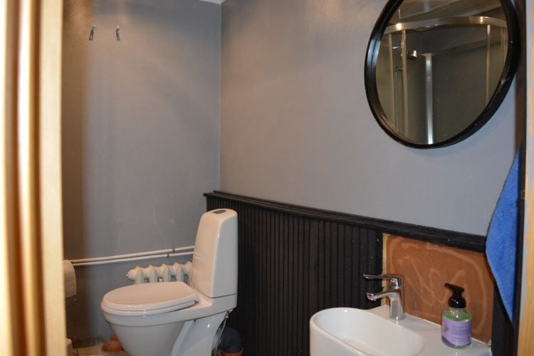 Das Badezimmer in der Unterkunft beim Freiwilligenprojekt Forest and Beach in Island mit AIFS