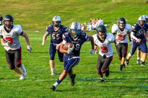 aifs-schueleraustausch-usa-the-harvey-school-football-spieler
