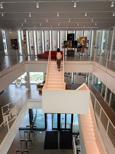 Studieren-in-Spanien-LCI Barcelona-Building-Treppenhaus
