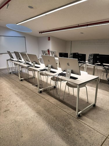 Studieren-in-Spanien-LCI Barcelona-digital-design-klassenzimmer