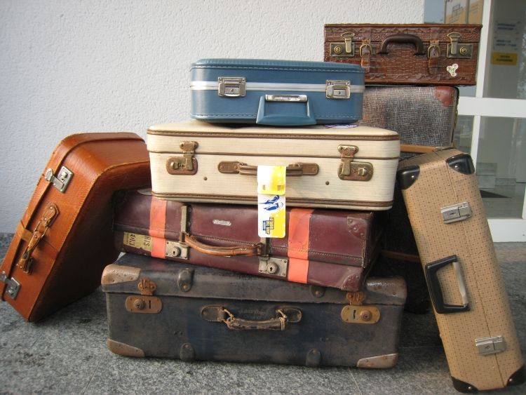 Koffer und Backpacks für den Flug aufgeben