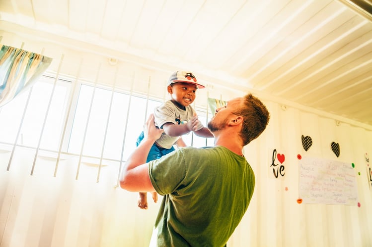 aifs-suedafrika-freiwilligenprojekt-child-care-kind-person-volunteer