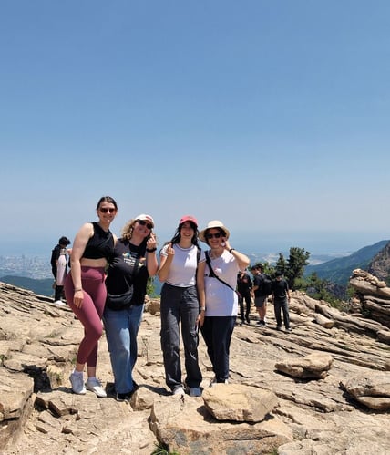 Gruppe im Seoraksan National Park beim Abenteuerurlaub in Südkorea mit AIFS