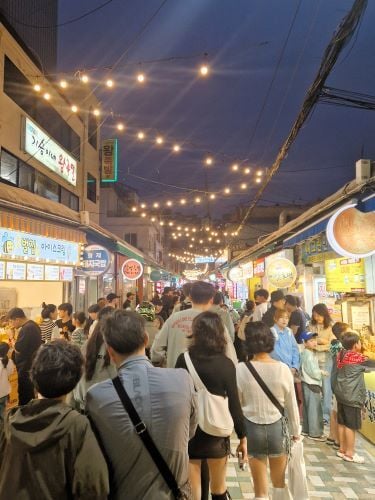 Straße in Busan beim Adventure Trip in Südkorea mit AIFS