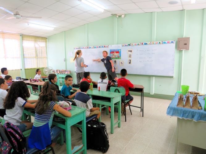 Volunteers beim Unterrichten beim Freiwilligenprojekt Teaching in Südkorea mit AIFS