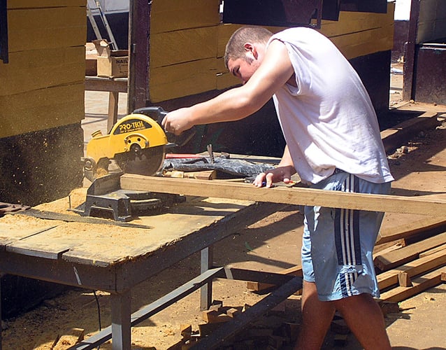 Handwerker beim Renovation & Construction Freiwilligenprojekt in Ghana mit AIFS