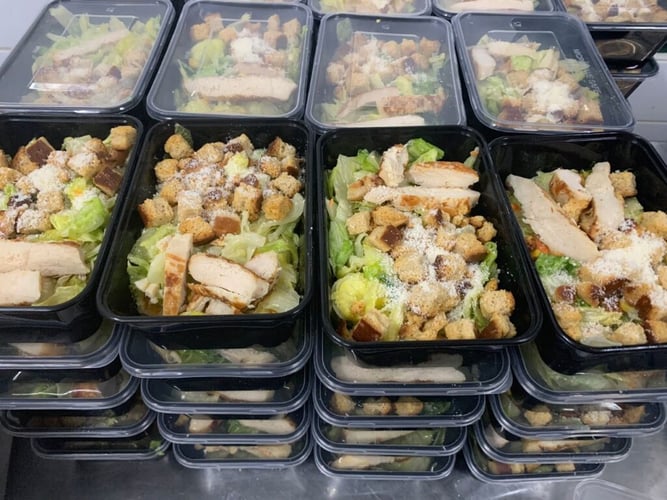 Essen beim Freiwilligenprojekt Food Rescue in Griechenland