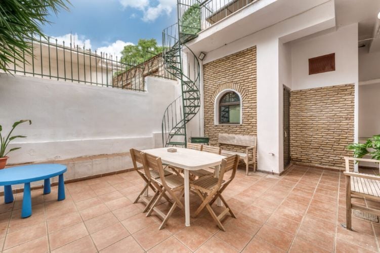 Terrasse in Athen beim Freiwilligenprojekt in Griechenland mit AIFS