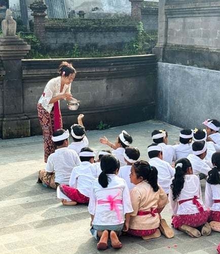 Kinder beim Sportunterricht beim Freiwilligenprojekt Teaching in Bali mit AIFS