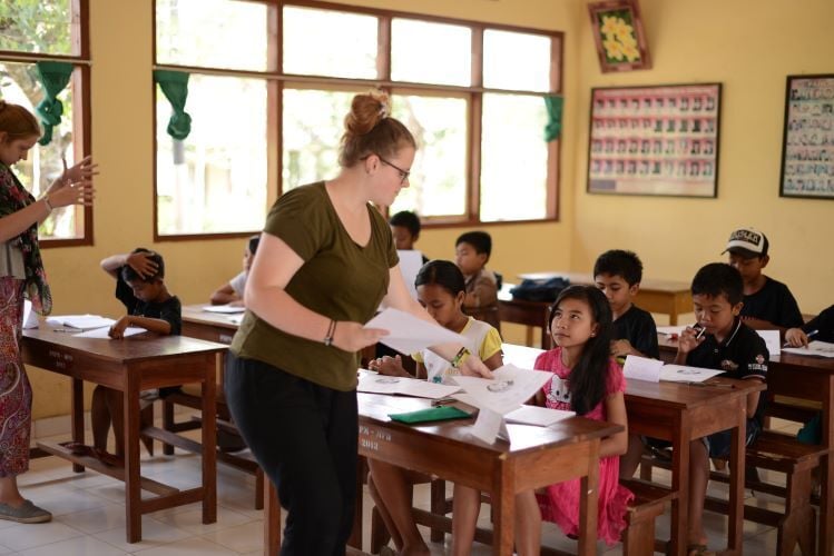 Klasse beim Freiwilligenprojekt Teaching in Bali mit AIFS