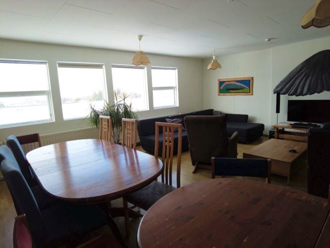 Wohnzimmer beim Freiwilligenprojekt Ecovillage in Island mit AIFS