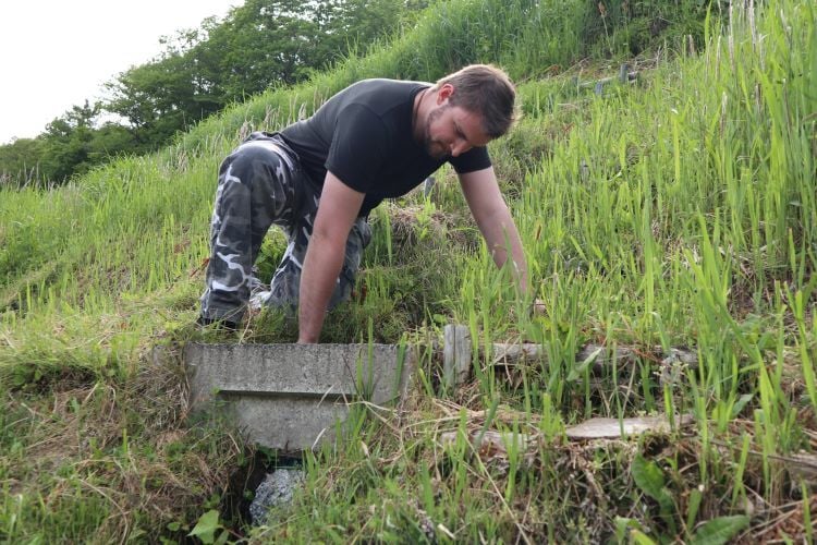 Person beim Freiwilligenprojekt Community Work und Umweltschutz in Japan mit AIFS