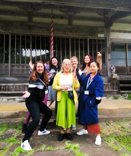 Gruppenfoto beim Freiwilligenprojekt Community Work und Umweltschutz in Japan mit AIFS