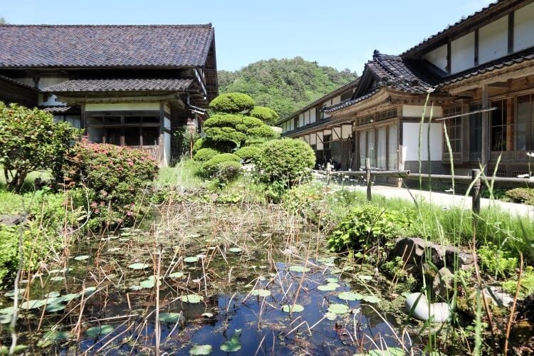 Tempelanlage beim Freiwilligenprojekt Community Work und Umweltschutz in Japan mit AIFS