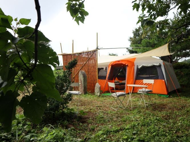 Unterkunft im Zelt beim Freiwilligenprojekt Community Work und Umweltschutz in Japan mit AIFS