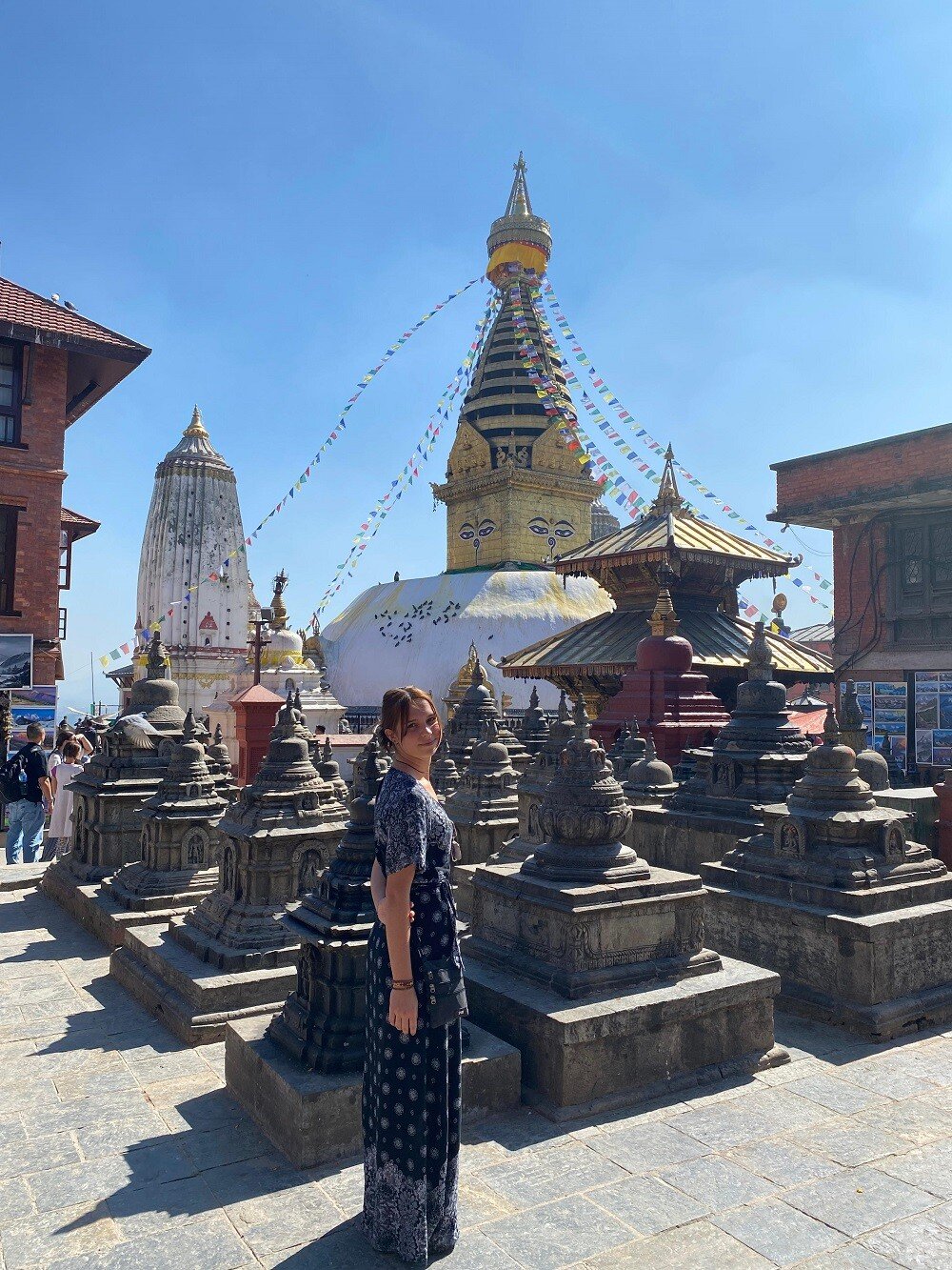 ugc-freiwilligenarbeit-Nepal Teaching_Renovation-Kloster-Samirac-Person-statue