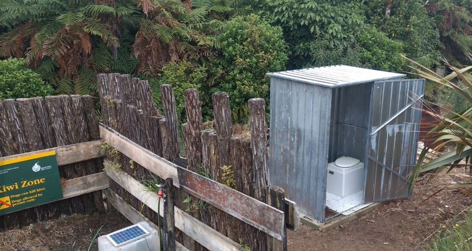 Toilette beim Freiwilligenprojekt Rainforest Conservation in Neuseeland