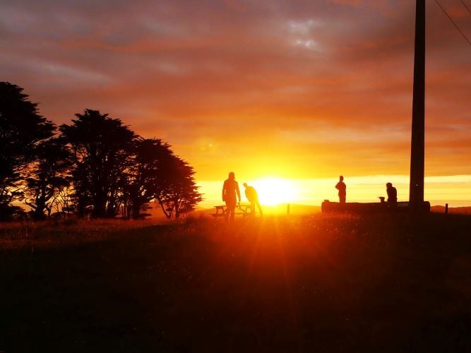 Sonnenuntergang beim Freiwilligenprojekt in Neuseeland