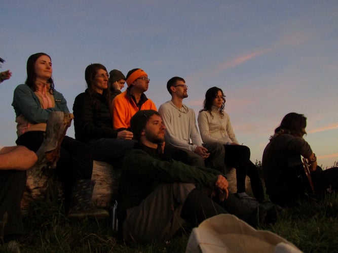 Volunteers bei Sonnenuntergang bei ihrem Freiwilligenprojekt mit AIFS in Neuseeland