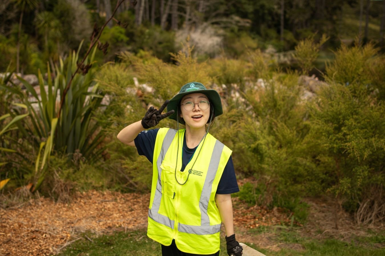 Volunteer in der Natur beim Freiwilligenprojekt Umwelt- und Naturschutz in Neuseeland mit AIFS