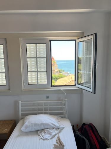 Einbettzimmer in der Unterkunft der Freiwilligenarbeit in Portugal