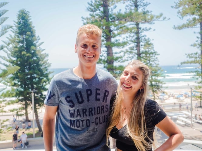 Personen an einer Bucht in Australien während einer Sprachreise