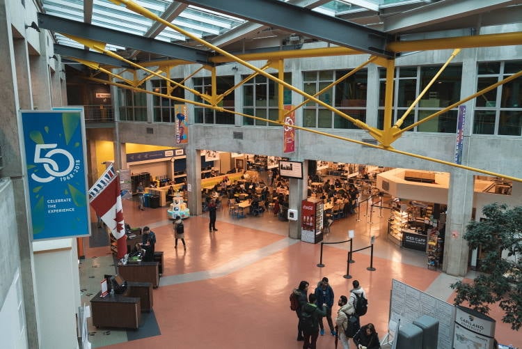 Blick ins Gebäude einer Universität des Studieren im Ausland Programms von AIFS