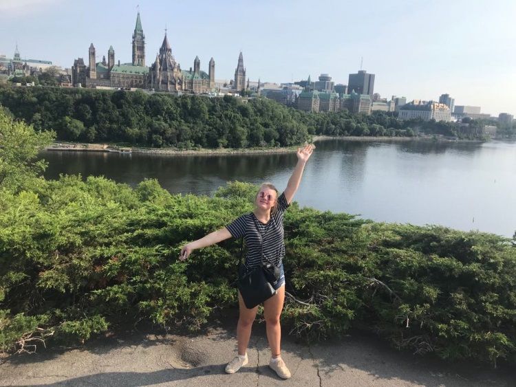 Von hier aus hat man eine tolle Sicht auf das Parlament in Ottawa.