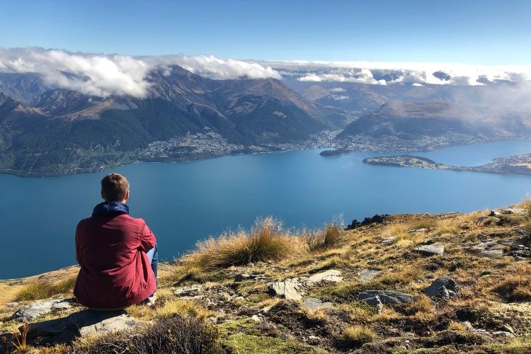 Alex und der Blick auf Queenstown