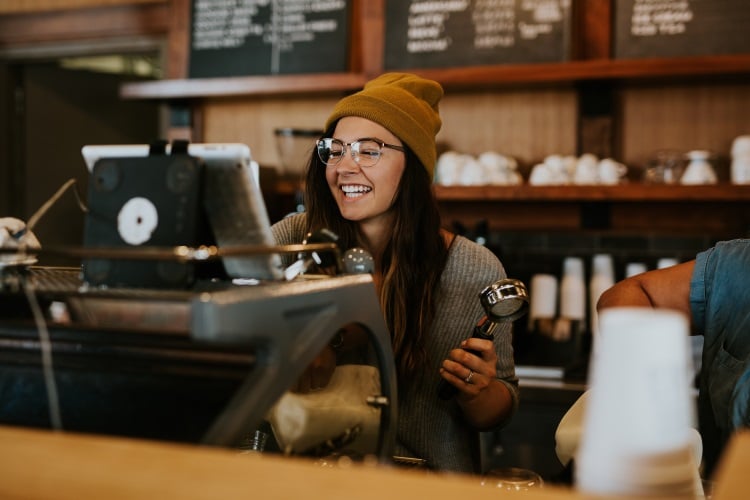 Barista in einem Café