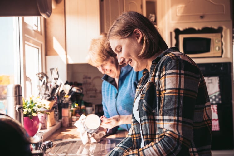 Es kann sein, dass deine Gastfamilie, von dir erwartet, dass du leichte Tätigkeiten im Haushalt übernimmst, z.B. den Abwasch