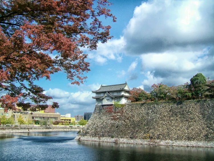 Die Steinmauern von Osaka Castle