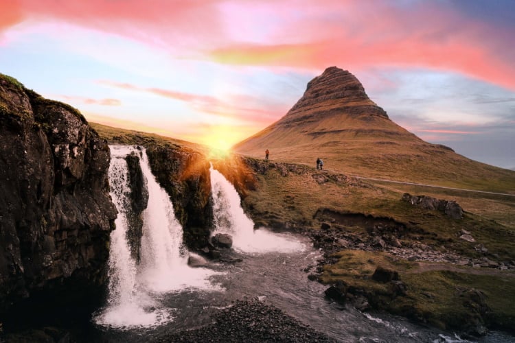 Wasserfälle im Sonnenuntergang auf Island