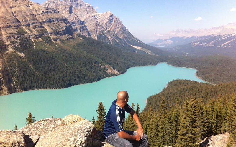 Peyto Lake in seiner ganzen Pracht erleben: AIFS Kanada Adventure Trips bringen Naturbegeisterte zu diesem atemberaubenden Juwel.