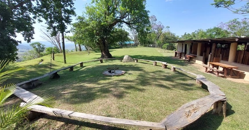 Adventure Trips in Eswatini mit AIFS mit Feuerstelle im Wide Horizons Reservat