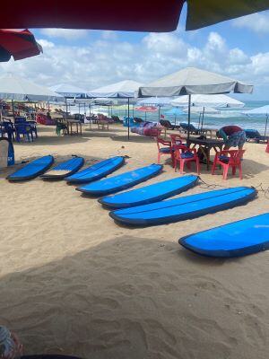 aifs-adventure-trips-bali-ugc-irinip-surfboards-strand