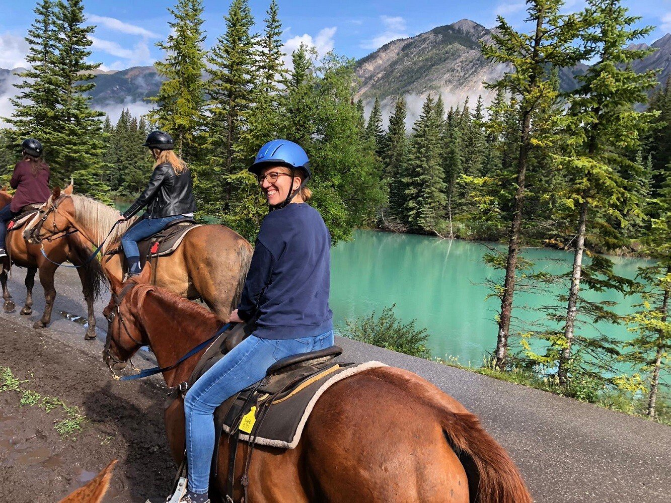 aifs-adventure-trips-kanada-ugc-erfahrungen-piak-person-pferd