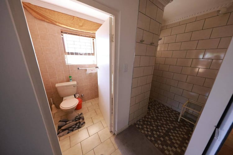 aifs-adventure-trips-suedafrika-cape-town-experience-partnerfotos-unterkunft-badezimmer (2)