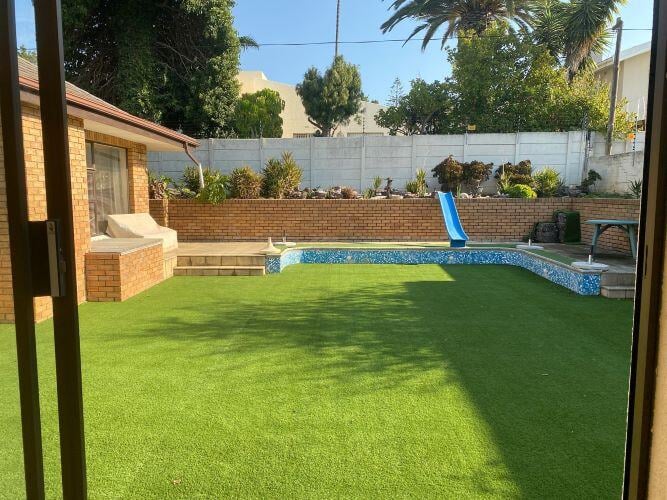 aifs-adventure-trips-suedafrika-cape-town-experience-partnerfotos-unterkunft-garten