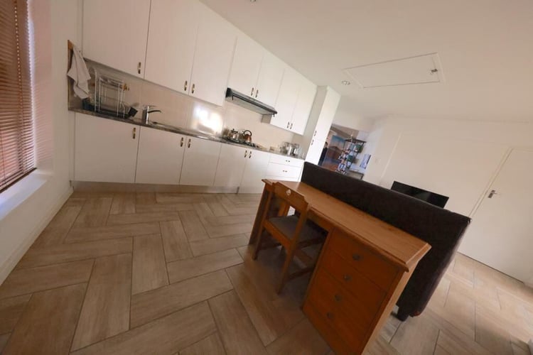 aifs-adventure-trips-suedafrika-cape-town-experience-partnerfotos-unterkunft-kueche