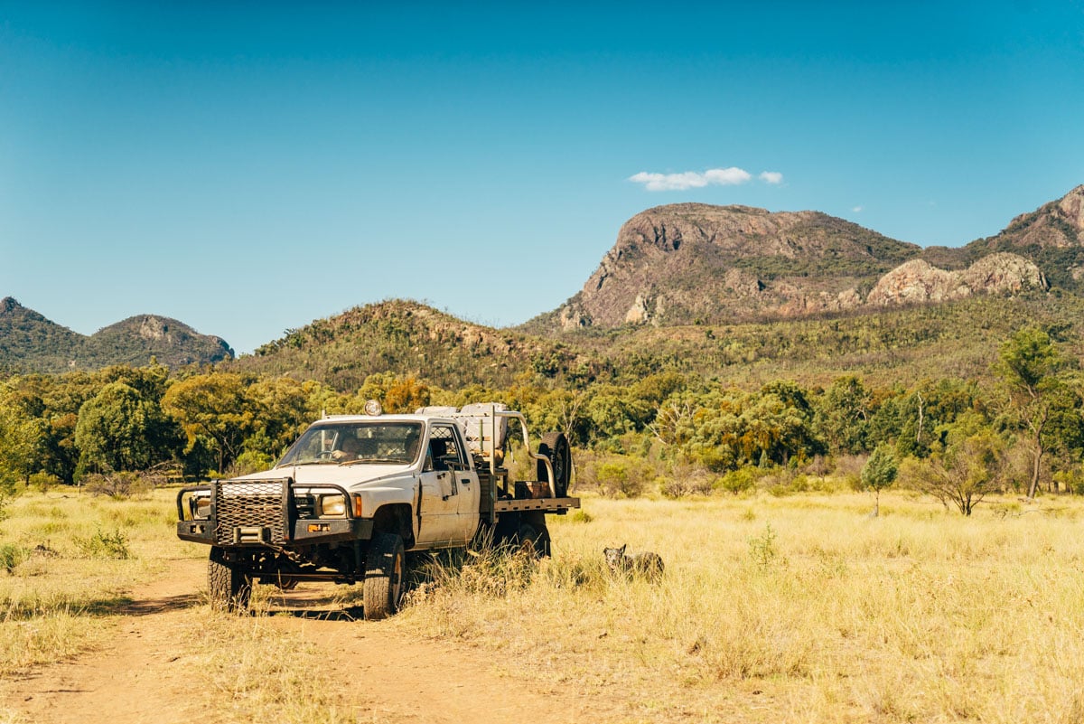 aifs-australien-personen-auto-landschaft