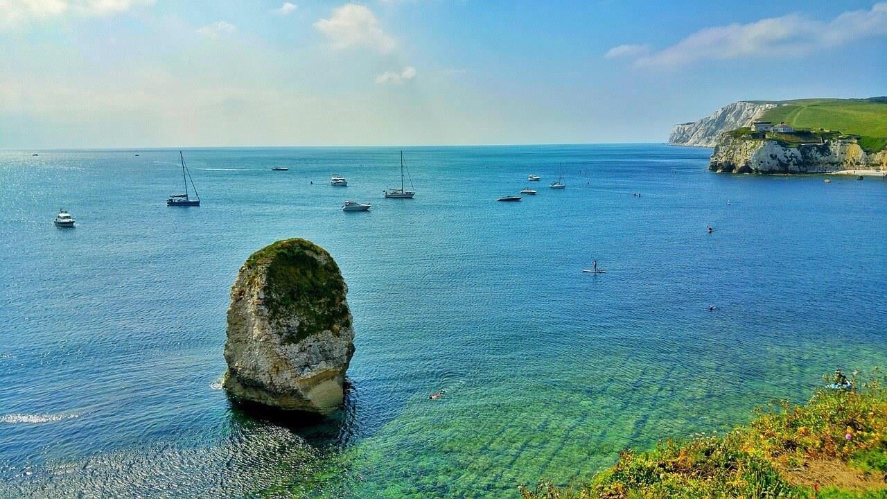 aifs-england-isle-of-wight-pixabay-daryuschandra