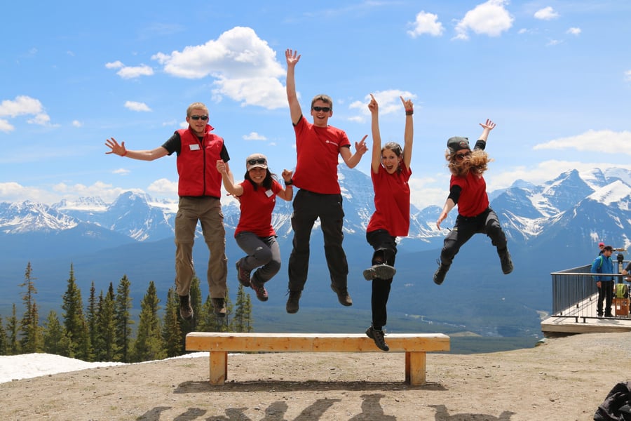 Gruppenfoto der Volunteers im Banff National Park mit AIFS